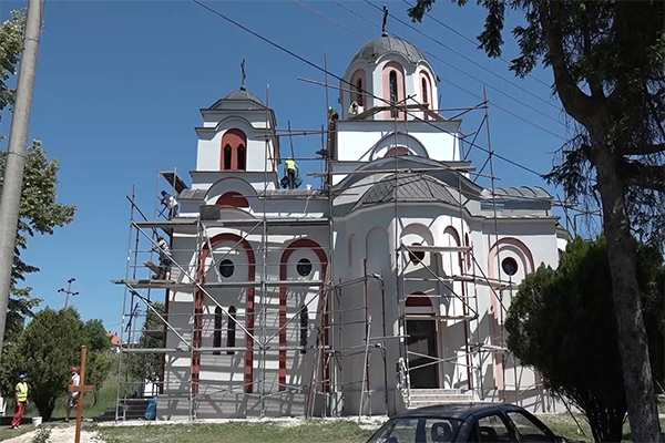 Nova fasada na crkvi „Svetog Velikomučenika Georgija“ u selu Laznica