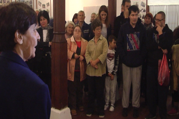Povodom meseca starih u Zaječaru je otvorena izložba fotografija članova kluba penzionera Zlatna jesen