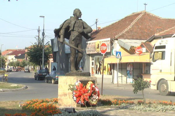 Položeni venci na spomenik Hajduk Veljku