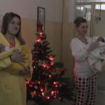 Negotin: Predsednik opštine Negotim Vladimir Veličković uručio prigodne poklone bebama rođenim 1. januara.