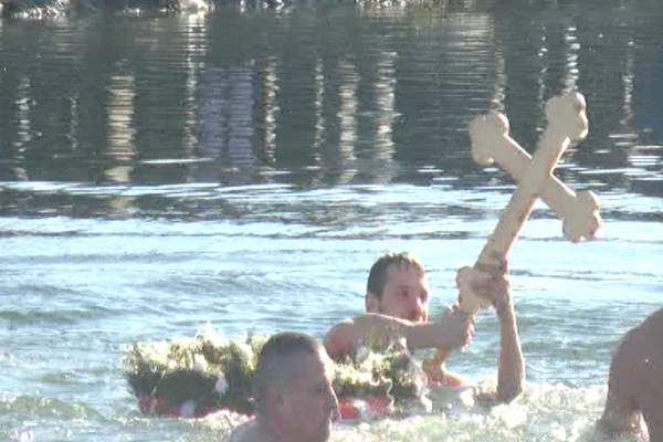 Plivanje za Časni krst u Zaječaru