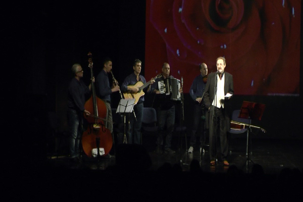 Desimir Stanojević poklonio je damama muzičko poetski program (VIDEO)