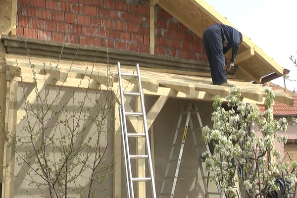 Zdravkovići su u požaru izgubili krov nad glavom, potrebna im je pomoć (VIDEO)