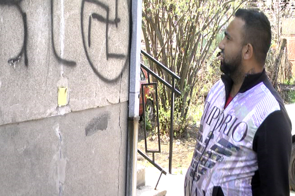 ZAJEČAR: Osvanuli preteći grafiti na kući romske porodice (VIDEO)