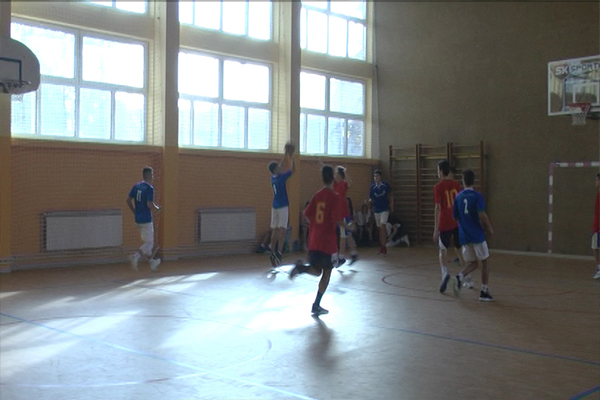 Održano prvo takmičenje u košarci u rekonstruisanoj sali OŠ Ljubica Radosavljević Nada (VIDEO)