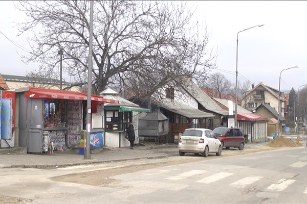 Zbog rekonstrukcije ulice Ivana Milutinovića ruše se lokali u blizini OŠ Ljubica Radosavljević Nada (VIDEO)