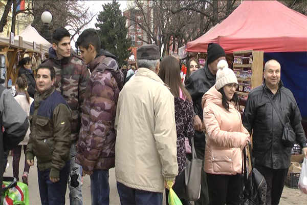 Počeo je Novogodišnji bazar u Zaječaru (VIDEO)