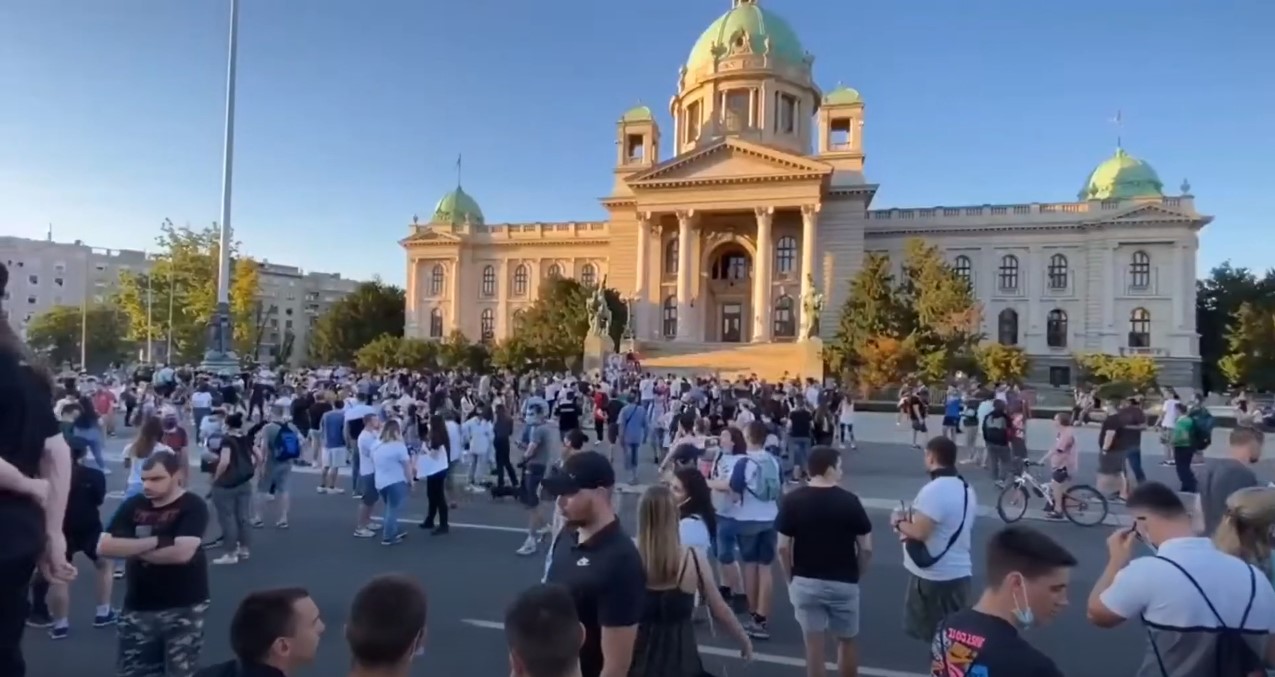Četvrti građanski protest: Sukob policije i demonstranata u Beogradu