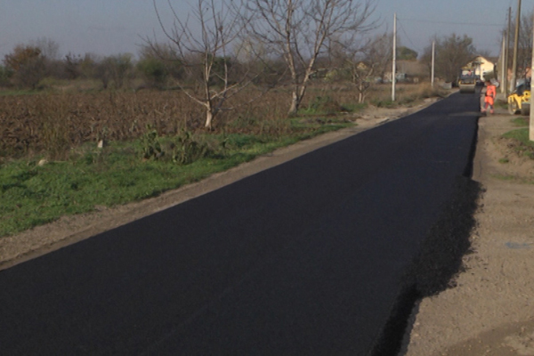U Radujevac je presvučena asfaltom deonice puta u dužini od 435 metara