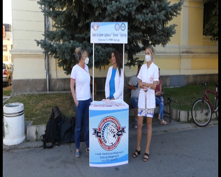 Na Trgu oslobođenja u Zaječaru, organizovana je akcija povodom obeležavanja Svetske nedelje dojenja