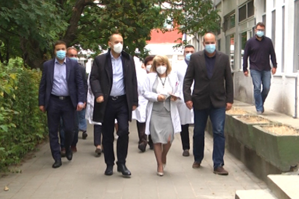 Ministar zdravlja Zlatibor Lončar obišao je zdravstveni centar u Negotinu