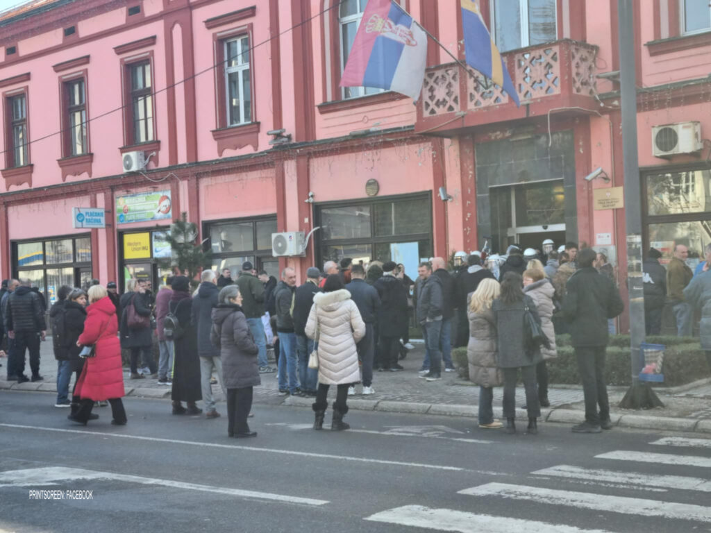 HAOS U ZAJEČARU, ODLOŽENA SEDNICA SKUPŠTINE GRADA