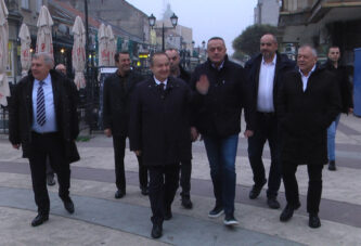 Ivica Dačić, lider srpskih socijalista obišao štandove SNS i SPS