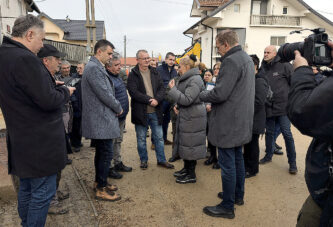 MINISTARKA GRAĐEVINARSTVA OBIŠLA RADOVE U VELIKOJ VRBICI I USLUŽNI CENTAR OPŠTINE KLADOVO